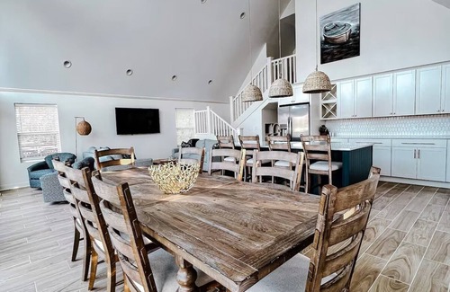 Pimento House | Luxury Lake House: Stay French Lake