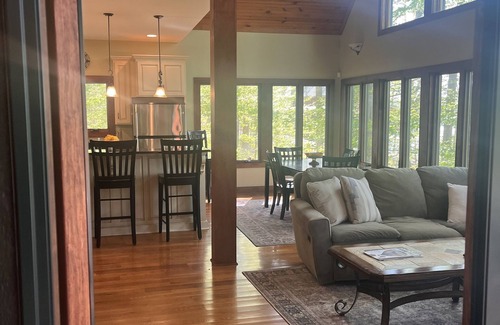 Scottsville House | Luxury Lake House w/DOCK. DIRECT LAKE ACCESS/Tennis/PICKLEBALL/Basketball Court