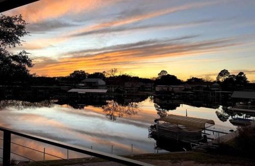Kingsland House | Luxury Lake LBJ Waterfront Home with Hot Tub and Boat Slip
