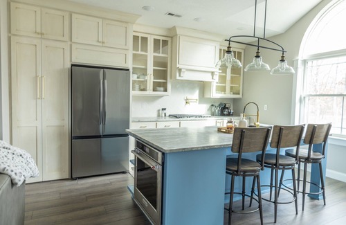 Ridgedale House | Luxury Lake Loft, 2 bedrooms for up to 9 near all the Branson entertainment.