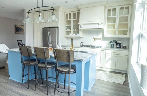 Ridgedale House | Luxury Lake Loft, 2 bedrooms for up to 9 near all the Branson entertainment.