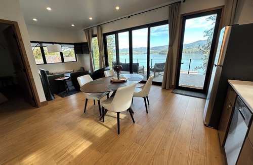Clarksville House | Luxury Lake View
