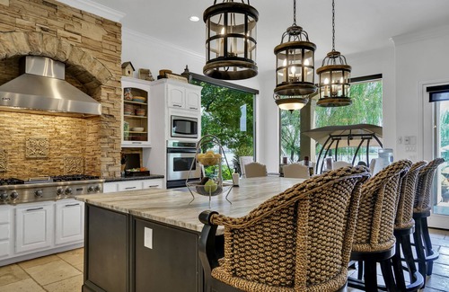 Panther Creek House | Luxury Lake Woodlands Retreat, with Tropical Heated Pool, Jacuzzi & Cinema!