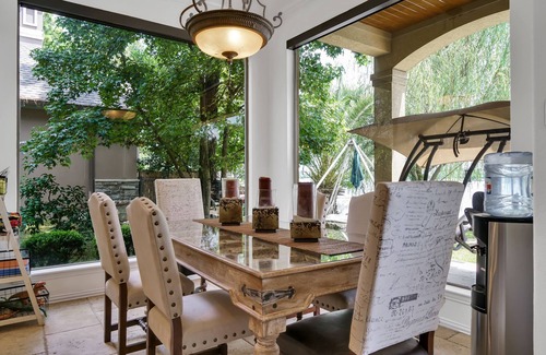 Panther Creek House | Luxury Lake Woodlands Retreat, with Tropical Heated Pool, Jacuzzi & Cinema!