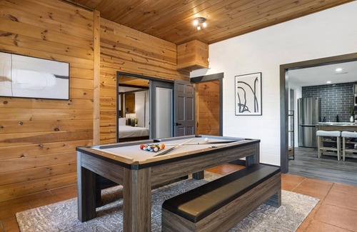 Carrollton Cabin | Luxury Lakefront 5-Bedroom Cabin Private Pool & Lake, 40 mins from Atlanta