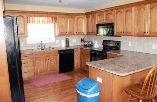 Sloans Valley House | Luxury Lakefront 7 Bedroom/5.5 Bath Home