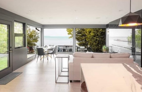 Alcona Cottage | Luxury Lakefront Cottage~Kayak~Sauna~Dock~Billiard