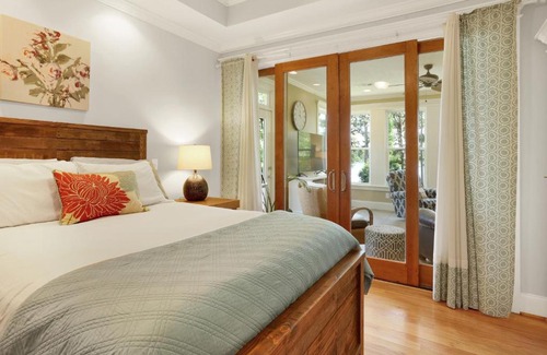 Appling House | Luxury Lakefront Cottage, Clarks Hill Lake with deep water dock year round