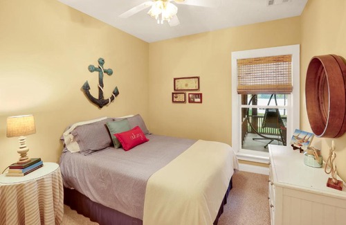Appling House | Luxury Lakefront Cottage, Clarks Hill Lake with deep water dock year round