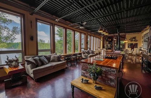 Unorganized Centre Parry Sound Resort | Luxury lakefront escape in Northern Muskoka - your private retreat awaits.