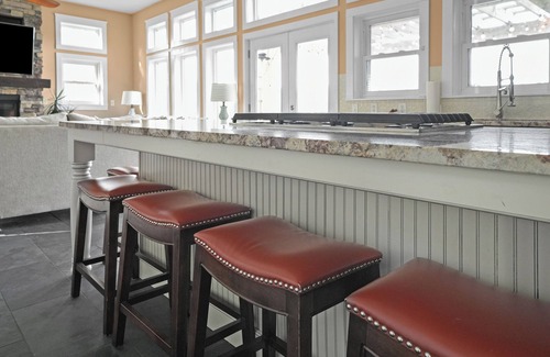 Middleville House | Luxury lakefront escape near Gun Lake