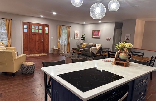 Highland Center House | Luxury Lakefront Escape at Lake Keomah near Oskaloosa Iowa.
