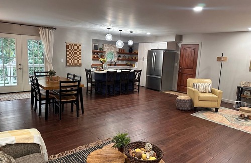 Highland Center House | Luxury Lakefront Escape at Lake Keomah near Oskaloosa Iowa.