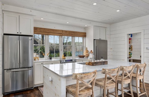 Crane Hill House | Luxury Lakefront Family Retreat at Smith Lake