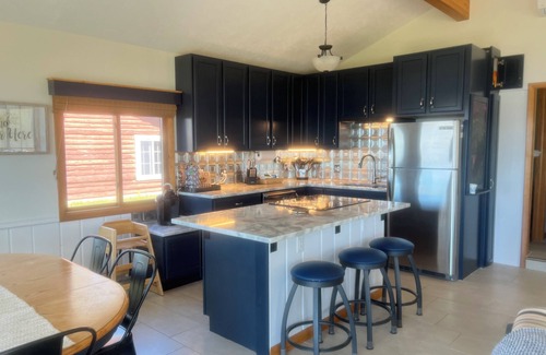 Silver Lake Cottage | Luxury Lakefront Family Retreat: Swimming, Kayaks, Bikes, Game Room, Hot Tub!