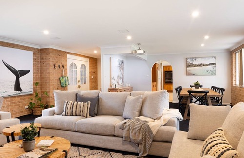 Burrill Lake House | Luxury Lakefront Hideaway - Your relaxing south coast getaway awaits on the lake