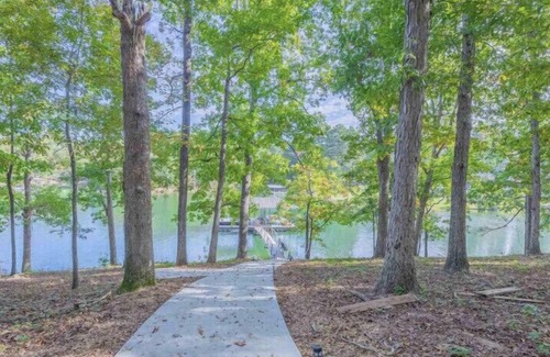 Hartwell House | Luxury Lakefront Hartwell Home | Private Dock | Deep Water Cove | Kayaks