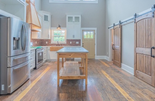 Hartwell House | Luxury Lakefront Hartwell Home | Private Dock | Deep Water Cove | Kayaks