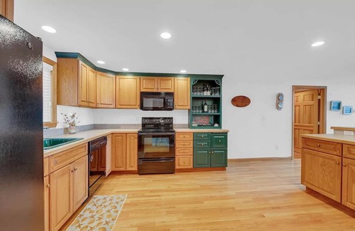 South Casco House | Luxury Lakefront home on Sebago Lake W/Sandy Beach
