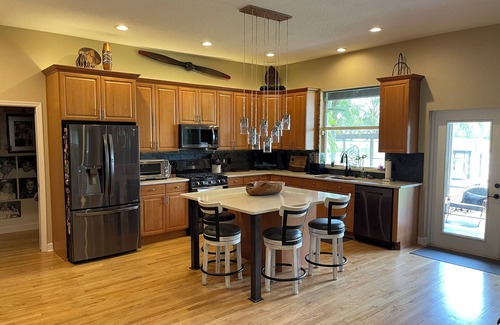 Edgewood House | Luxury Lakefront Home with lots of Amenities.
