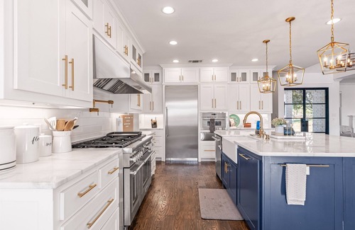 Azle House | Luxury Lakefront | Hot Tub, Pool & Chef’s Kitchen!