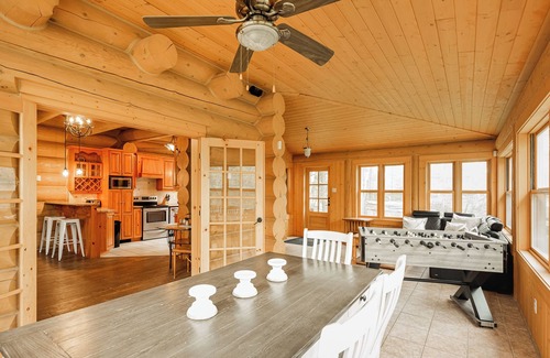 Fiddler Lake Resort Ski Chalet | Luxury lakefront Log Home Near St Sauveur with private hot tub
