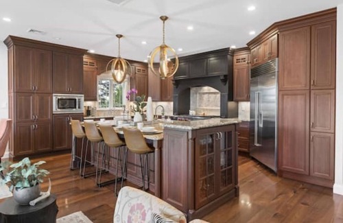 Frankford House | Luxury Lakefront Lodge with a Million Dollar View