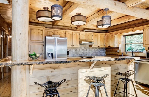 Island Park Cabin | Luxury Lakefront Lodge-less than 15mins to Yellowstone-360 degree postcard views