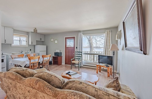 Frontenac Cabin | Luxury Lakefront Loft