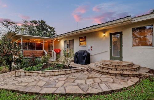 Seguin House | Luxury Lakefront Oasis with Boat Dock-Firepit