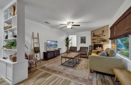 Seguin House | Luxury Lakefront Oasis with Boat Dock-Firepit