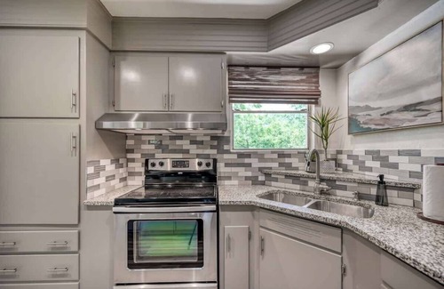 Seguin House | Luxury Lakefront Oasis With Boat Dock-firepit