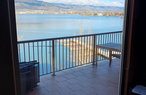 Okanagan-Similkameen Condo | Luxury Lakefront Penthouse - Huge Balcony with Spectacular Views