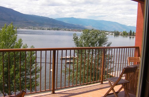 Okanagan-Similkameen Condo | Luxury Lakefront Penthouse - Huge Balcony with Spectacular Views