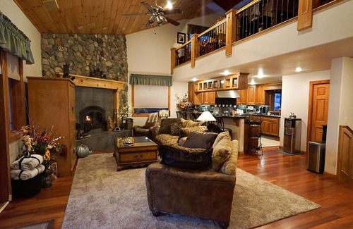 East Shore House | Luxury Lakefront Property - 222 Feet of Lake Front