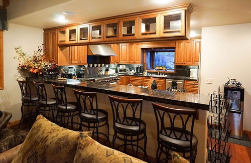 East Shore House | Luxury Lakefront Property - 222 Feet of Lake Front