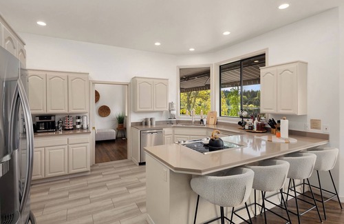 East Lake Hills House | Luxury Lakefront Retreat. #Bellevue #lakefront #vacation