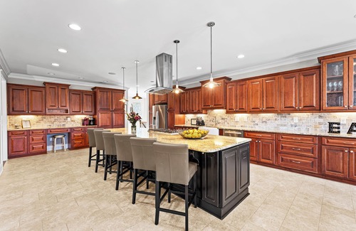 Denver House | Luxury Lakefront Stay | Private Dock, Kayaks & Indoor/Outdoor Pool | The Retreat