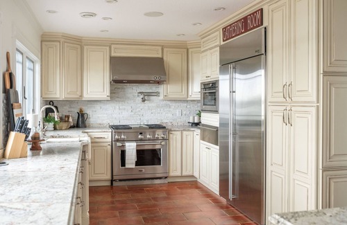 Oconomowoc House | Luxury Lakehouse on Lac La Belle with pier Oconomowoc