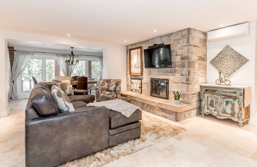 Oro-Medonte House | Luxury Lakeside Executive Suite