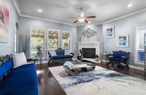 Flower Mound House | Luxury Lakeside Home by Airport