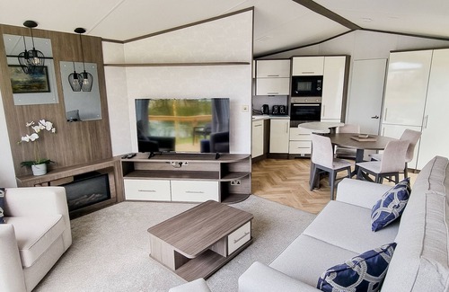 Swinton Cabin | Luxury Lakeside Lodge - Fishing Lake - Pet Friendly - 5 Miles From Flamingo Land