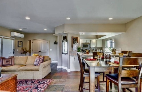 Paso Robles House | Luxury Lakeside Retreat, Sleeps 6