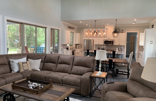 Quinlan House | Luxury Lakeside Retreat