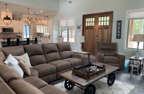 Quinlan House | Luxury Lakeside Retreat