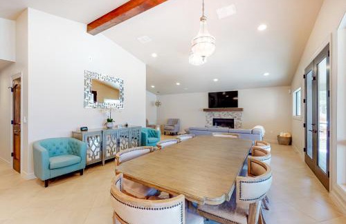 McQueeney House | Luxury Lakeside Stunner