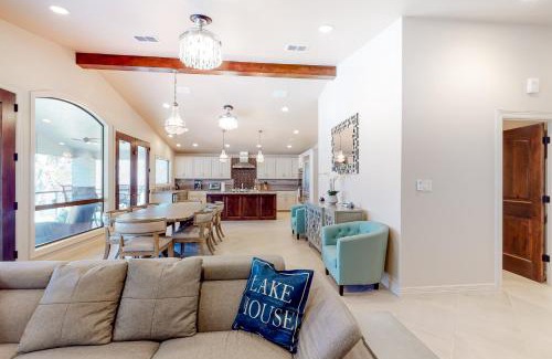 McQueeney House | Luxury Lakeside Stunner