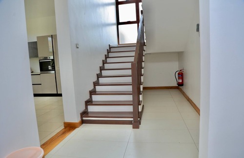 Entebbe Villa | Luxury Lakeside Villa Gated community