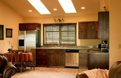 Rexford Cabin | Luxury Lakeview Cabin, Lake Koocanusa Dock & Beach-2 Minutes
