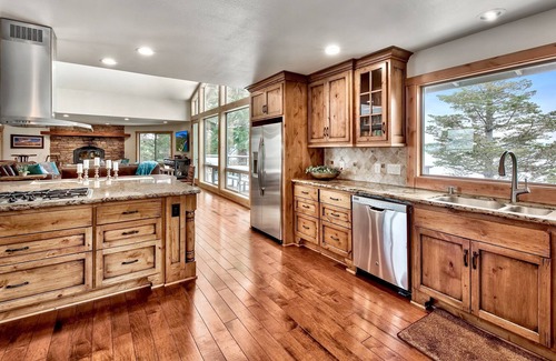 Lincoln Park House | Luxury Lakeview Estate-hot tub/pool table/mountain furnishings, Max occupancy 9.